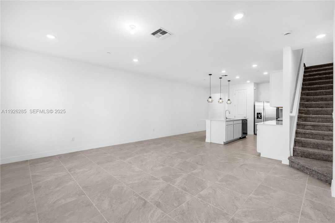 En Renta: $4,150 (3 camas, 2 baños, 1816 Pies cuadrados)