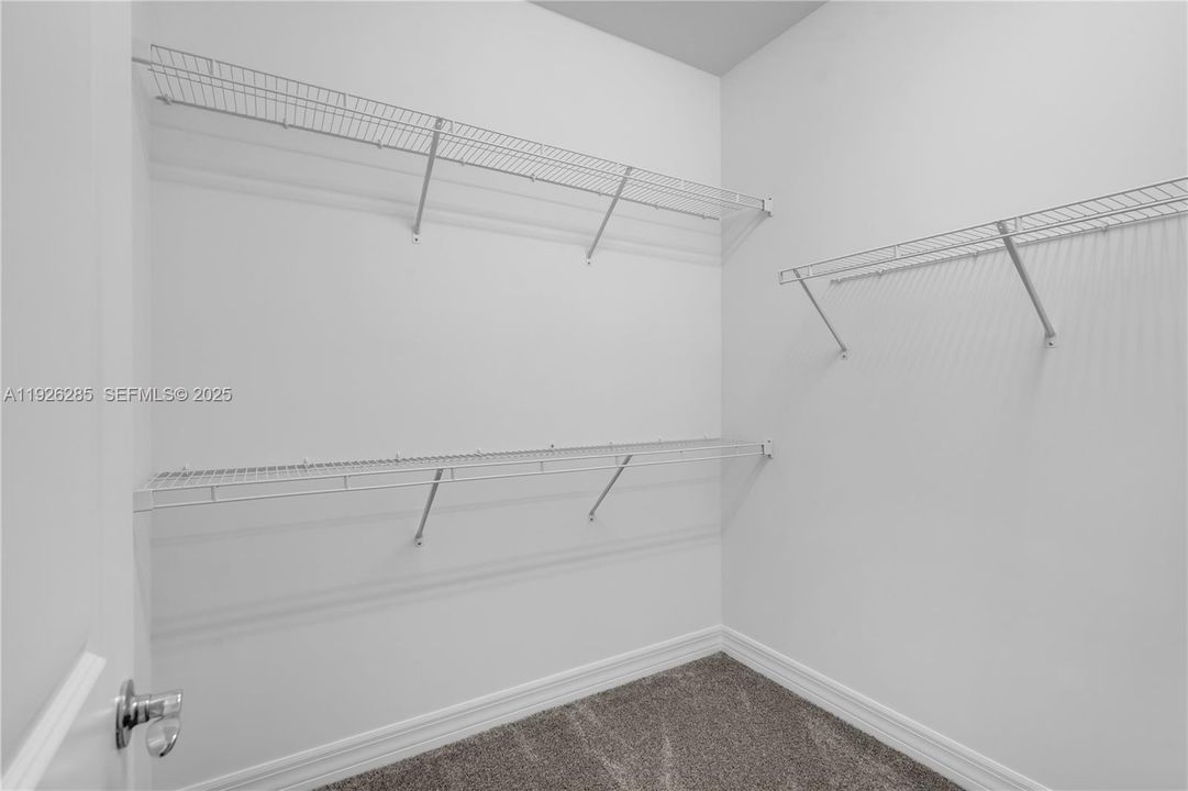 En Renta: $4,150 (3 camas, 2 baños, 1816 Pies cuadrados)