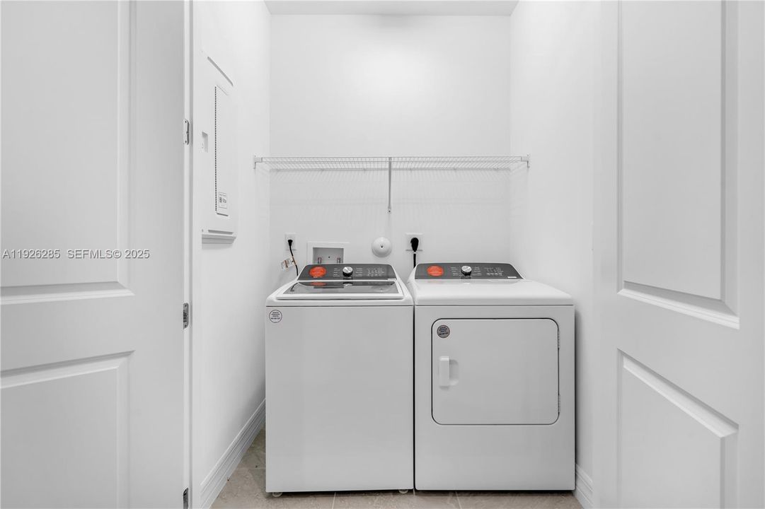 En Renta: $4,150 (3 camas, 2 baños, 1816 Pies cuadrados)