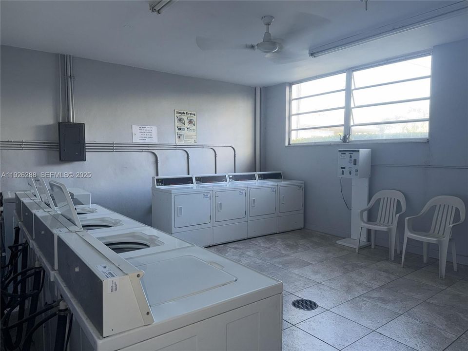 出租: $2,225 (1 贝兹, 1 浴室, 929 平方英尺)