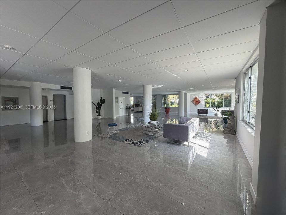 出租: $2,225 (1 贝兹, 1 浴室, 929 平方英尺)