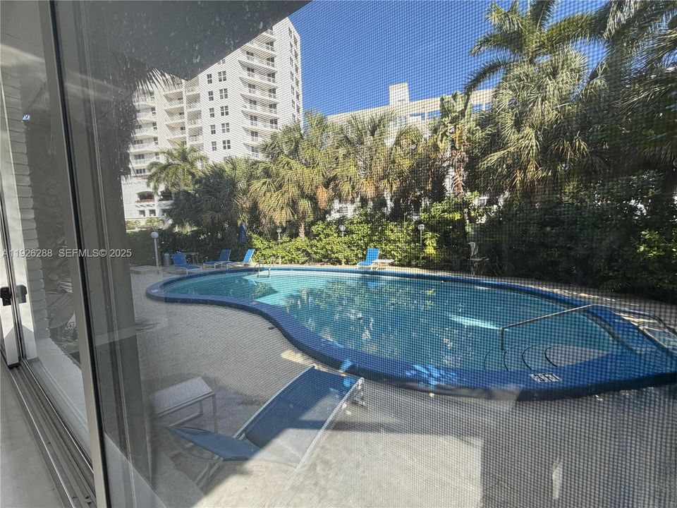 出租: $2,225 (1 贝兹, 1 浴室, 929 平方英尺)