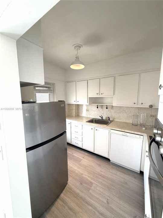 出租: $2,225 (1 贝兹, 1 浴室, 929 平方英尺)