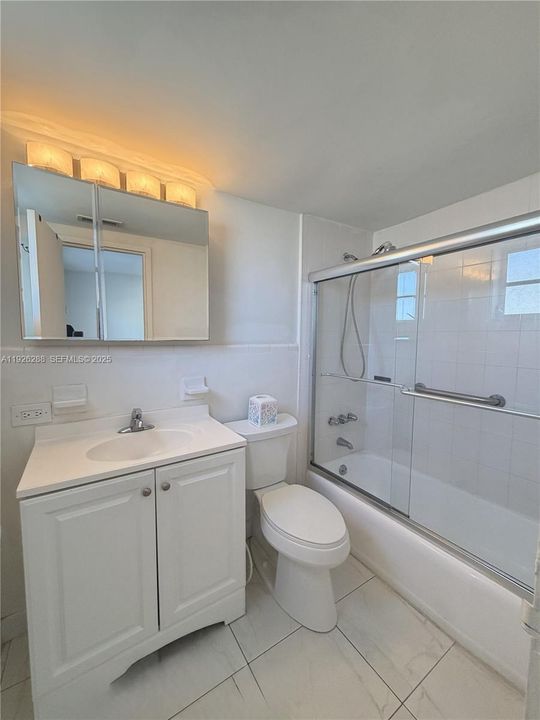 出租: $2,225 (1 贝兹, 1 浴室, 929 平方英尺)