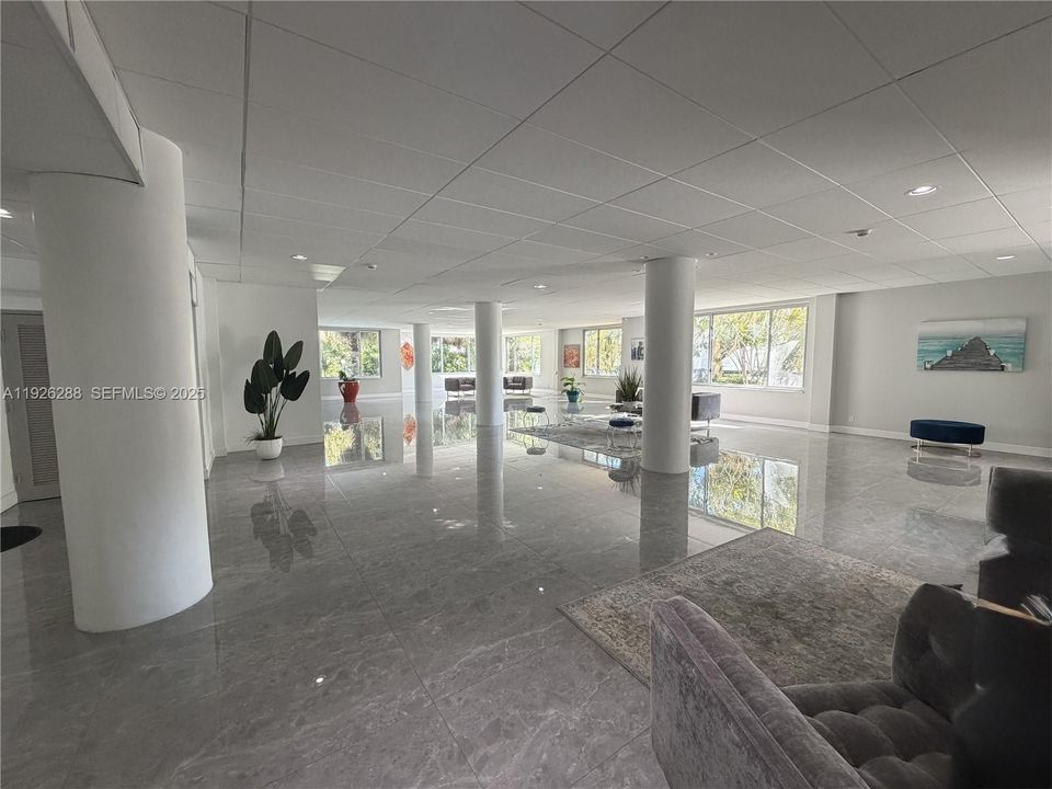 出租: $2,225 (1 贝兹, 1 浴室, 929 平方英尺)