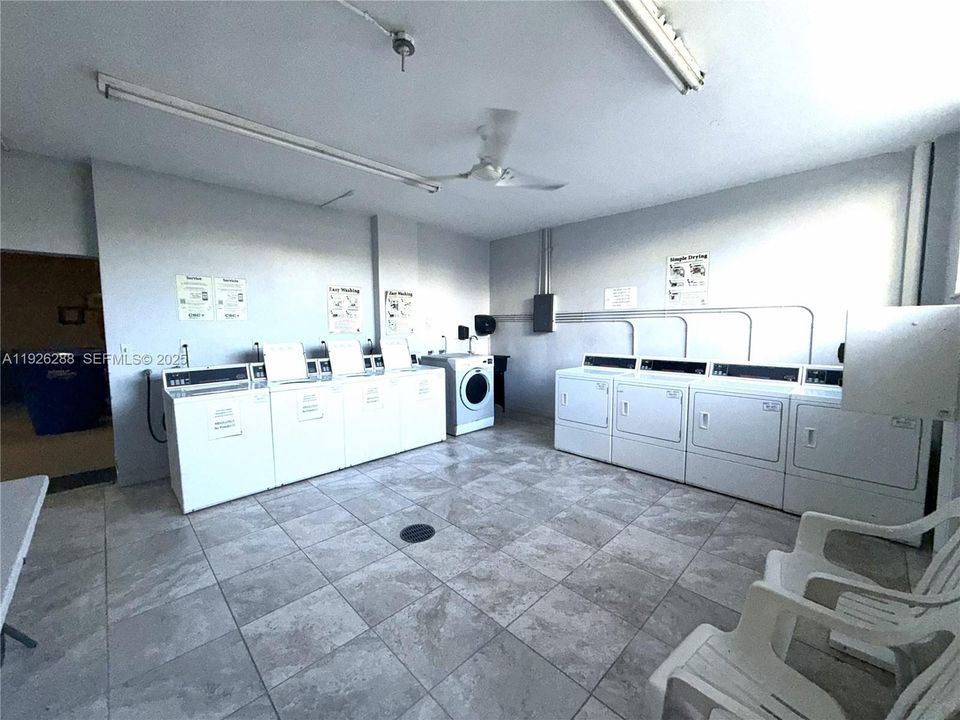 出租: $2,225 (1 贝兹, 1 浴室, 929 平方英尺)