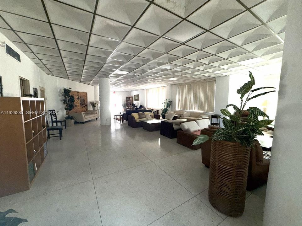 出租: $2,225 (1 贝兹, 1 浴室, 929 平方英尺)