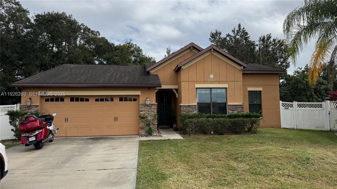 For Sale: $334,900 (3 beds, 2 baths, 1555 Square Feet)