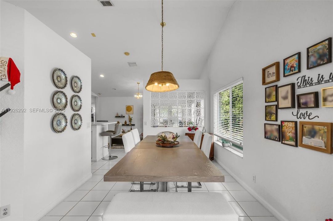 En Venta: $739,000 (3 camas, 2 baños, 1533 Pies cuadrados)