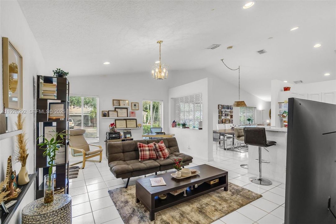 En Venta: $739,000 (3 camas, 2 baños, 1533 Pies cuadrados)