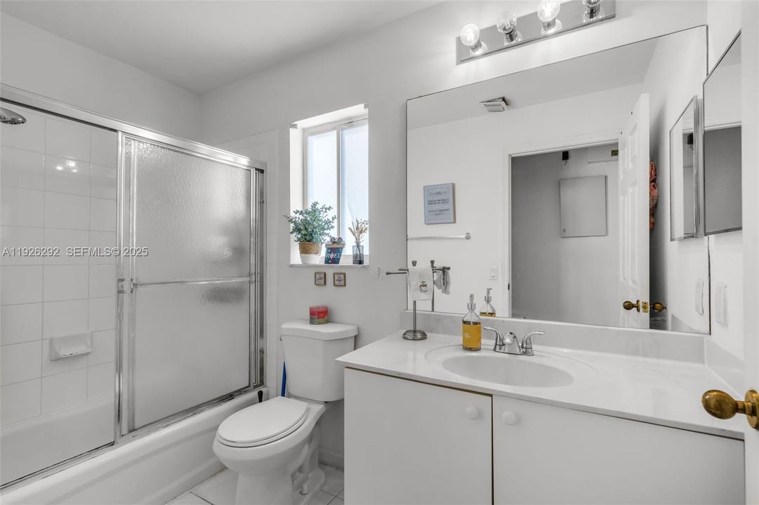 En Venta: $739,000 (3 camas, 2 baños, 1533 Pies cuadrados)