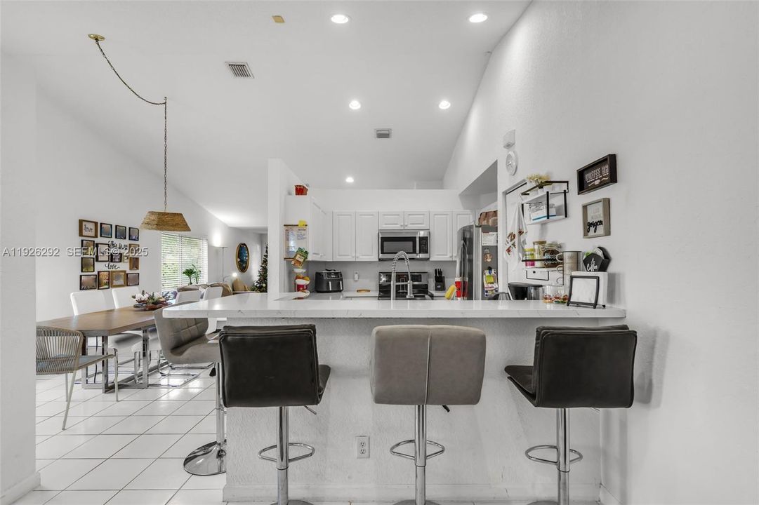 En Venta: $739,000 (3 camas, 2 baños, 1533 Pies cuadrados)