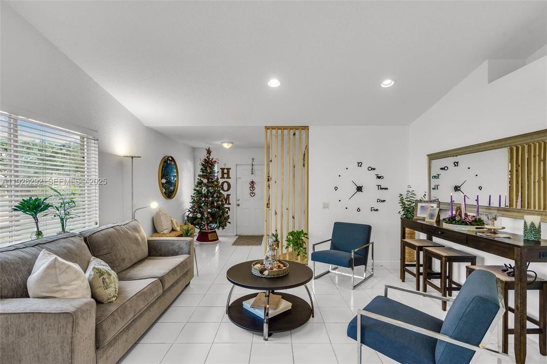 En Venta: $739,000 (3 camas, 2 baños, 1533 Pies cuadrados)