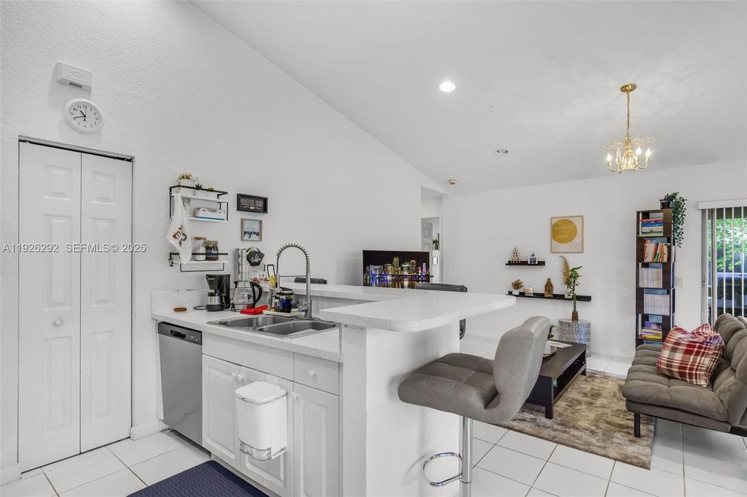 En Venta: $739,000 (3 camas, 2 baños, 1533 Pies cuadrados)