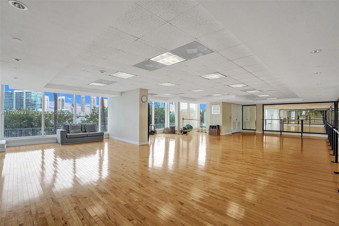 For Sale: $1,750,000 (3 beds, 4 baths, 2984 Square Feet)