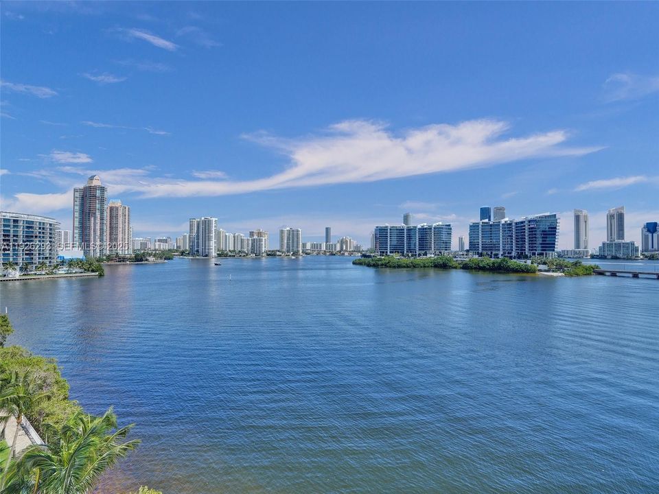 For Sale: $1,750,000 (3 beds, 4 baths, 2984 Square Feet)