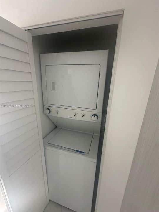 For Rent: $3,600 (4 beds, 2 baths, 808 Square Feet)