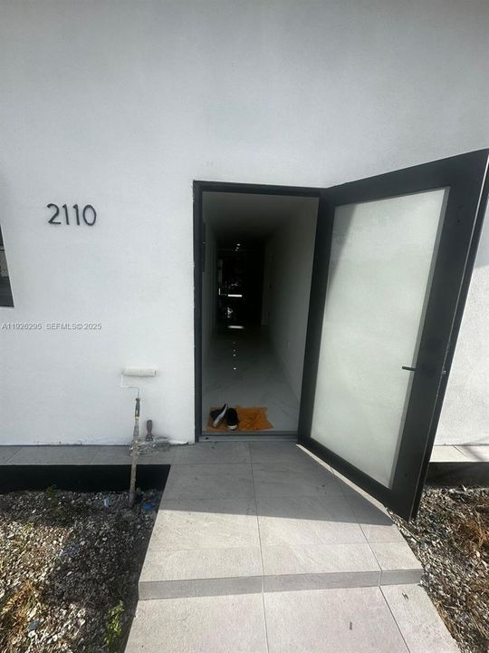 For Rent: $3,600 (4 beds, 2 baths, 808 Square Feet)