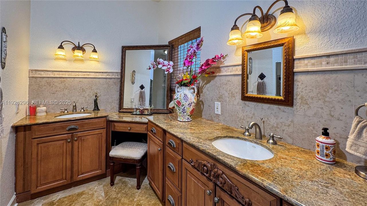 На продажу: $1,575,000 (3 спален, 2 ванн, 2722 Квадратных фут)