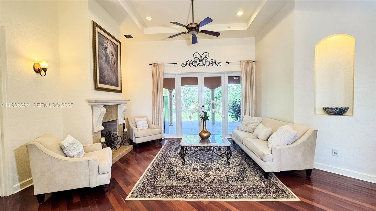 На продажу: $1,575,000 (3 спален, 2 ванн, 2722 Квадратных фут)