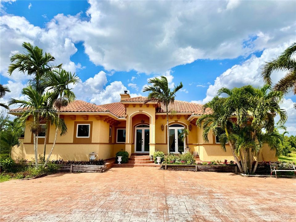 На продажу: $1,575,000 (3 спален, 2 ванн, 2722 Квадратных фут)