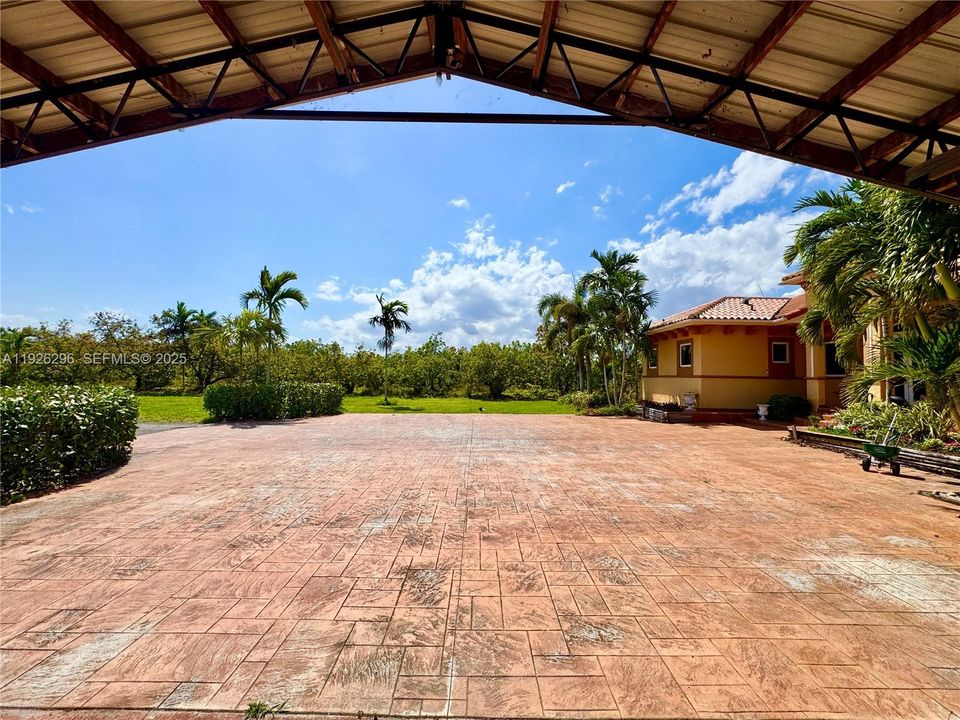 На продажу: $1,575,000 (3 спален, 2 ванн, 2722 Квадратных фут)