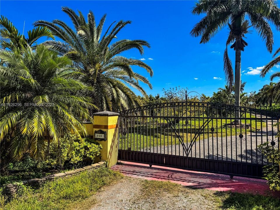 На продажу: $1,575,000 (3 спален, 2 ванн, 2722 Квадратных фут)