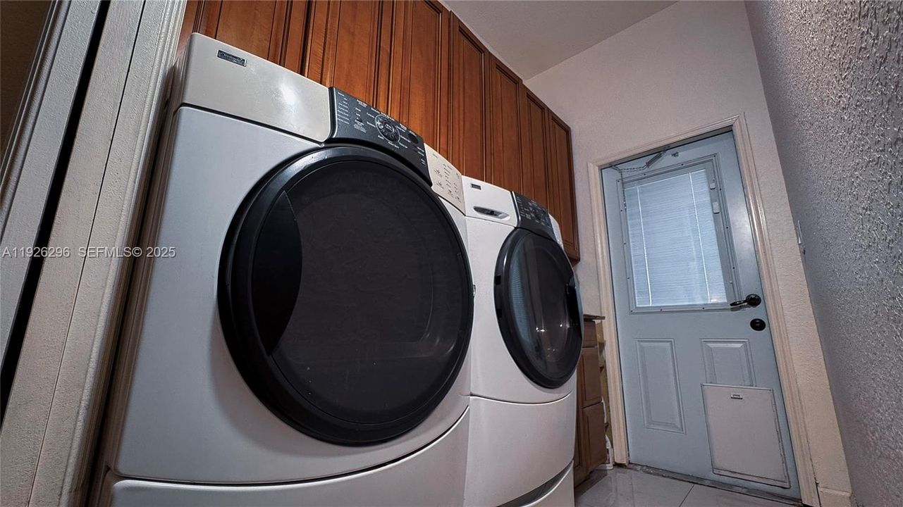 На продажу: $1,575,000 (3 спален, 2 ванн, 2722 Квадратных фут)