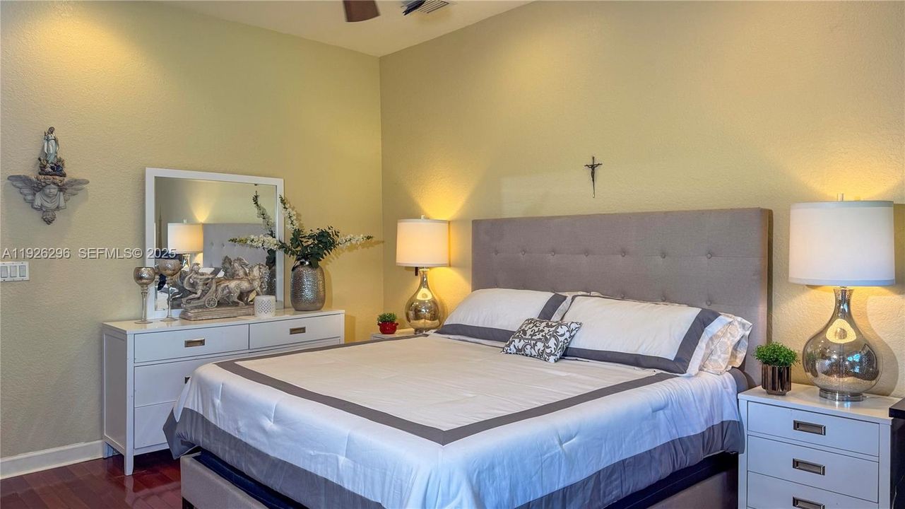 На продажу: $1,575,000 (3 спален, 2 ванн, 2722 Квадратных фут)