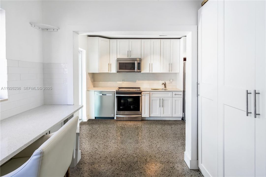 待售: $400,000 (2 贝兹, 1 浴室, 856 平方英尺)