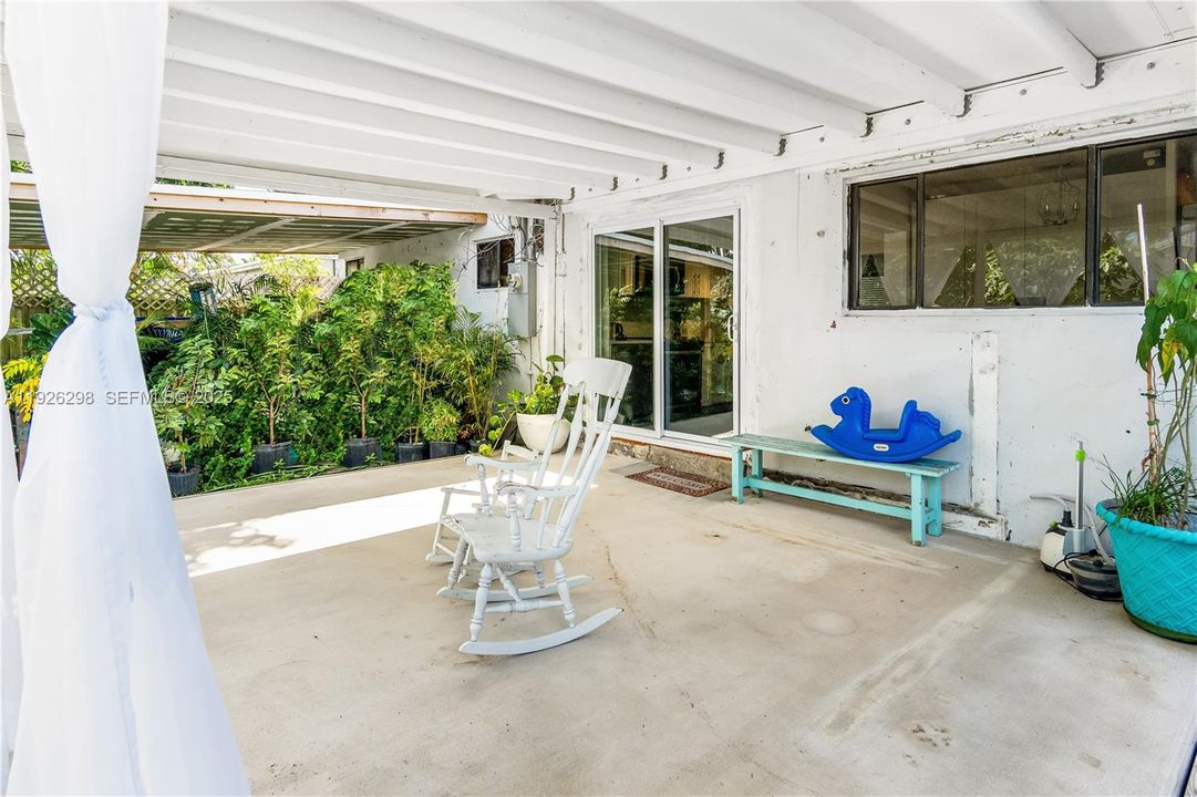 待售: $400,000 (2 贝兹, 1 浴室, 856 平方英尺)