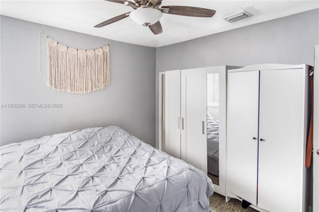 待售: $400,000 (2 贝兹, 1 浴室, 856 平方英尺)