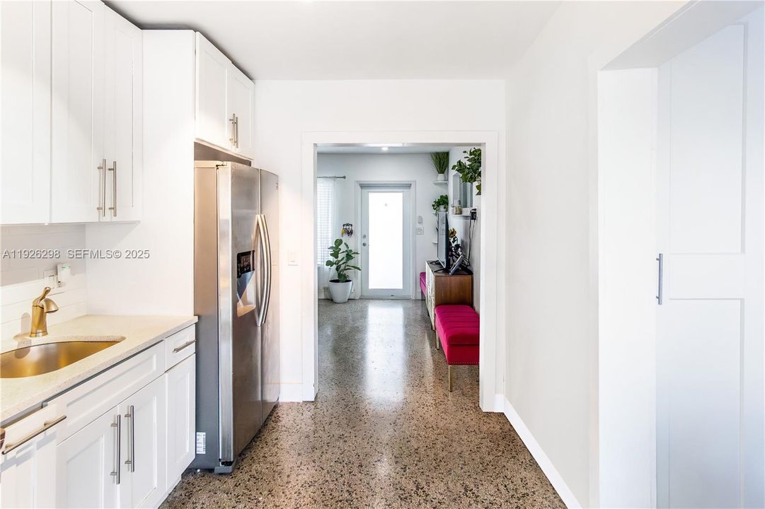 待售: $400,000 (2 贝兹, 1 浴室, 856 平方英尺)