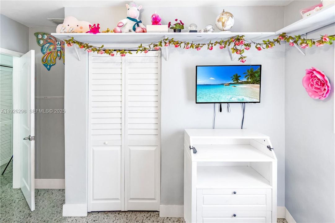 待售: $400,000 (2 贝兹, 1 浴室, 856 平方英尺)