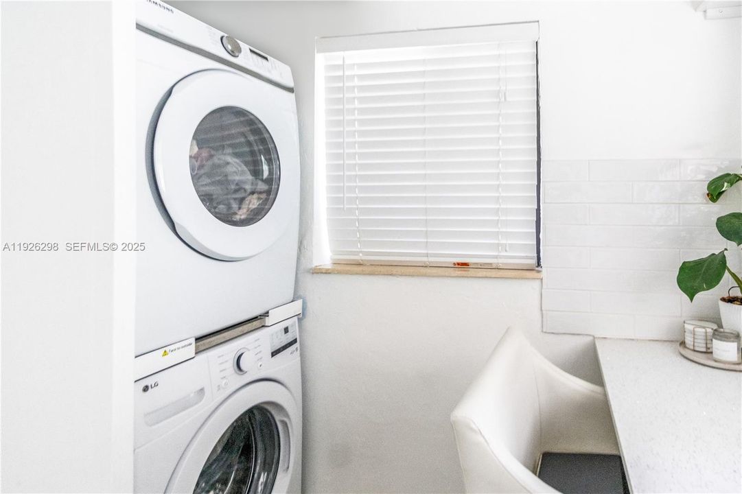 待售: $400,000 (2 贝兹, 1 浴室, 856 平方英尺)