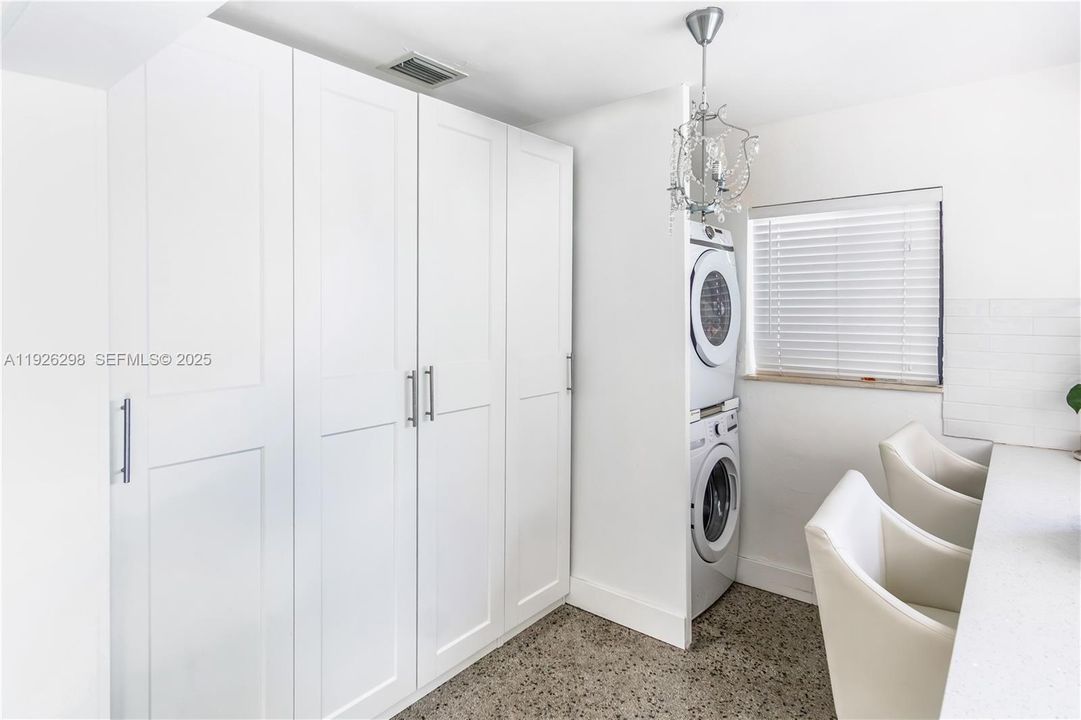 待售: $400,000 (2 贝兹, 1 浴室, 856 平方英尺)