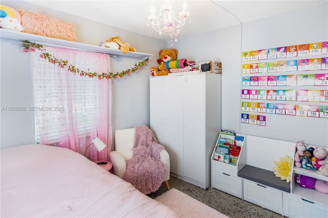 待售: $400,000 (2 贝兹, 1 浴室, 856 平方英尺)