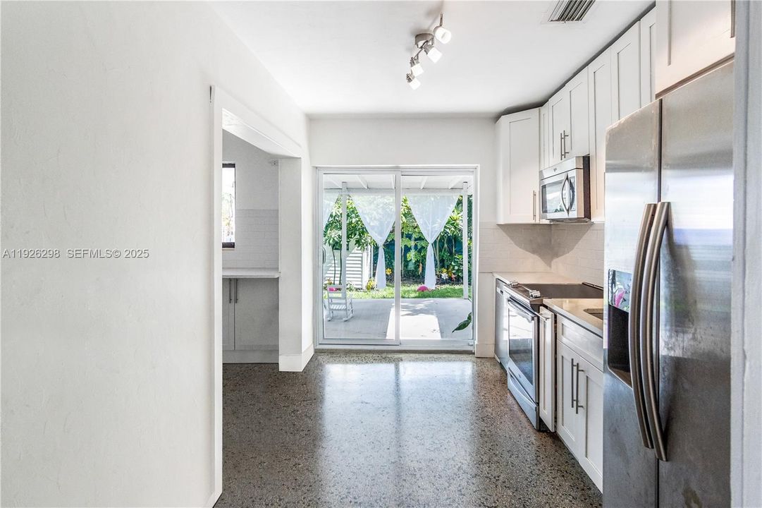 待售: $400,000 (2 贝兹, 1 浴室, 856 平方英尺)