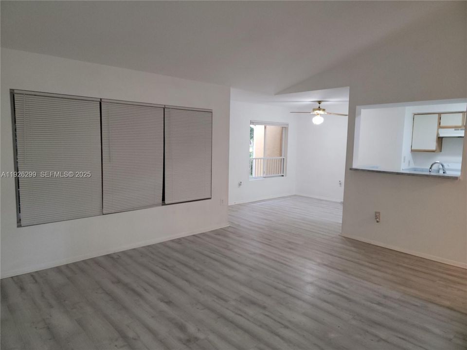 For Sale: $235,000 (2 beds, 2 baths, 1256 Square Feet)
