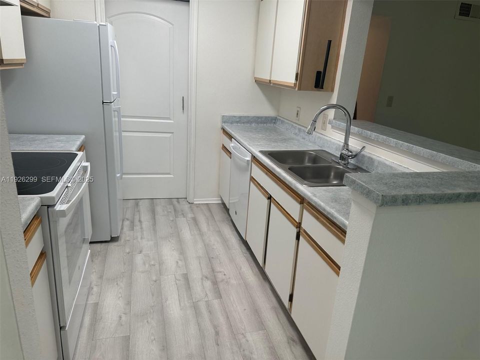 For Sale: $235,000 (2 beds, 2 baths, 1256 Square Feet)