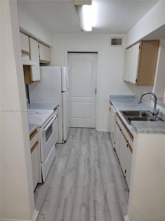 For Sale: $235,000 (2 beds, 2 baths, 1256 Square Feet)