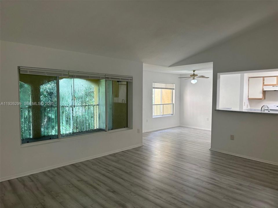 For Sale: $235,000 (2 beds, 2 baths, 1256 Square Feet)