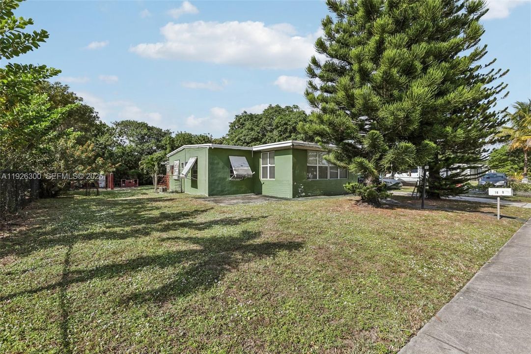 待售: $350,000 (2 贝兹, 1 浴室, 1084 平方英尺)