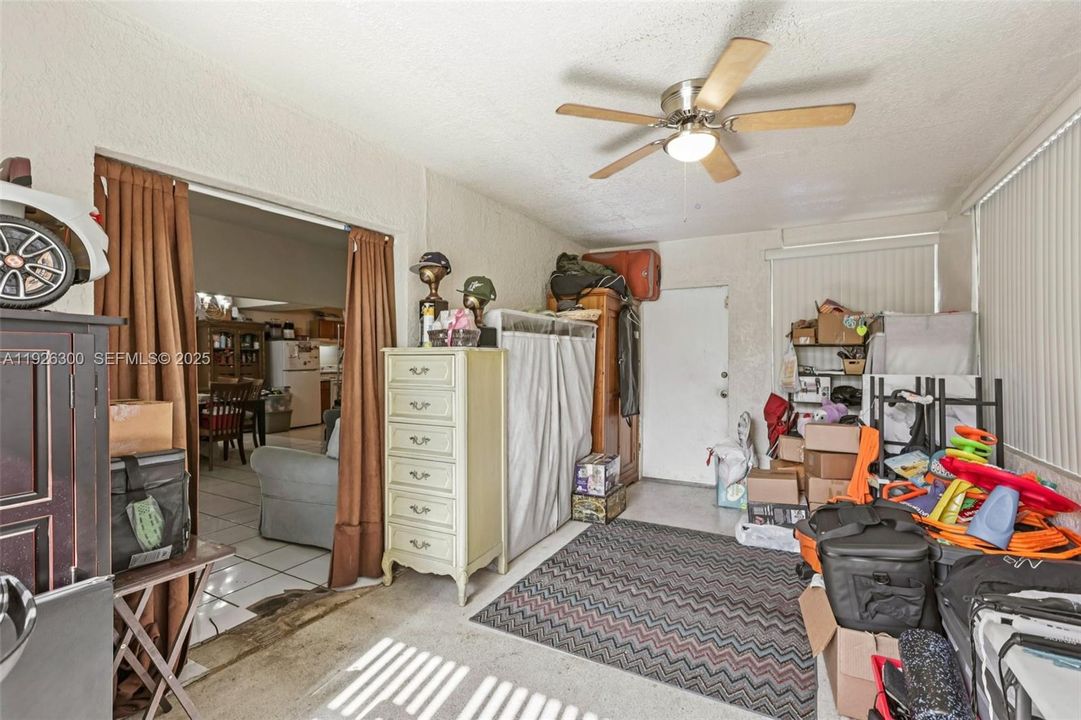 待售: $350,000 (2 贝兹, 1 浴室, 1084 平方英尺)