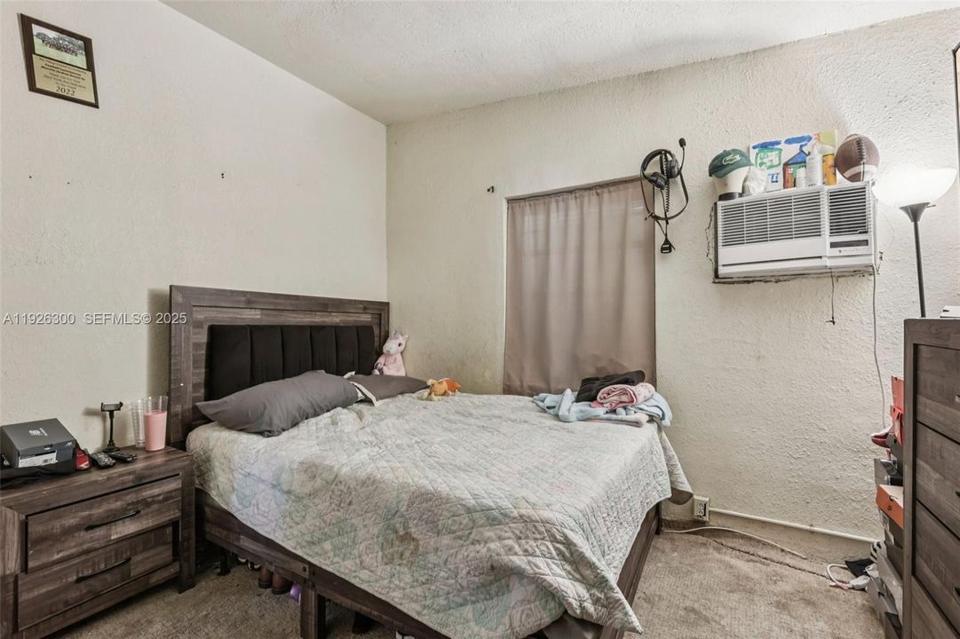 待售: $350,000 (2 贝兹, 1 浴室, 1084 平方英尺)