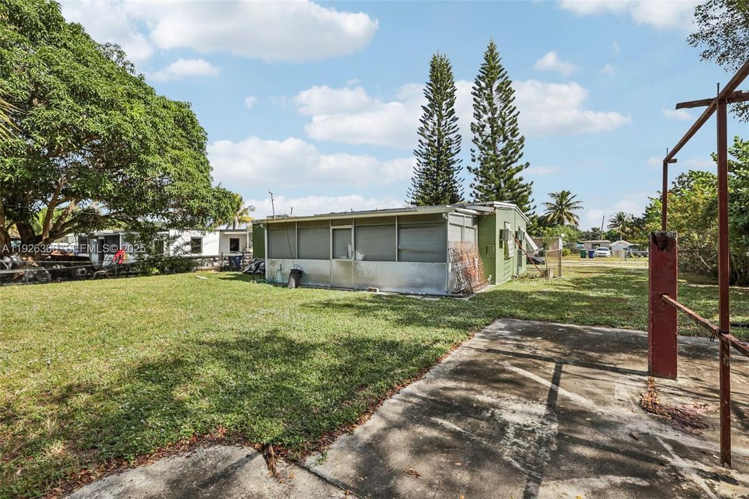 待售: $350,000 (2 贝兹, 1 浴室, 1084 平方英尺)