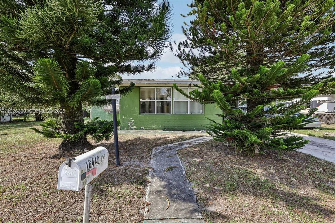 待售: $350,000 (2 贝兹, 1 浴室, 1084 平方英尺)