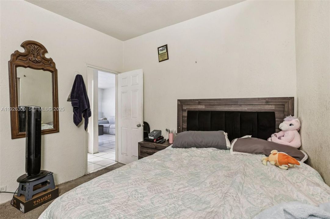 待售: $350,000 (2 贝兹, 1 浴室, 1084 平方英尺)