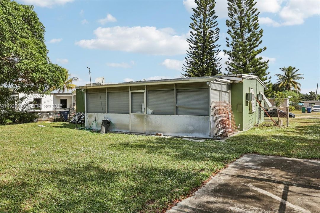 待售: $350,000 (2 贝兹, 1 浴室, 1084 平方英尺)