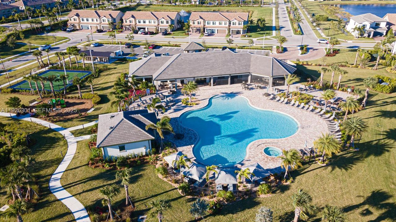 В аренду: $3,350 (3 спален, 2 ванн, 1826 Квадратных фут)